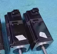 日本安川SGMAH-04AAA2C-电机